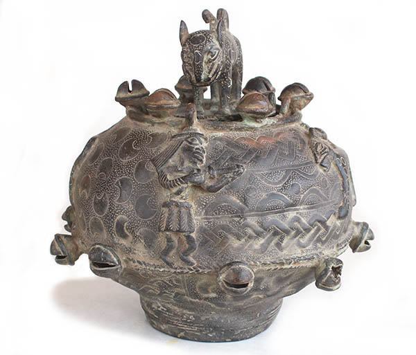 Gefaes mit Leopaden 2